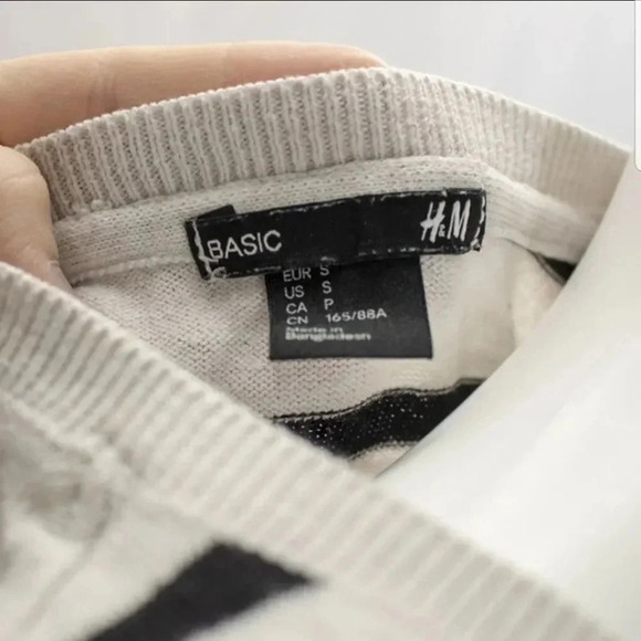H&M Striped V-neck Sweater - Picture 3 of 4